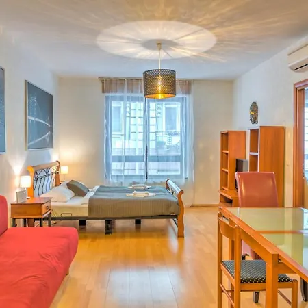 Central Downtown Apartment