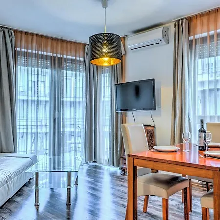 Central Downtown Apartment