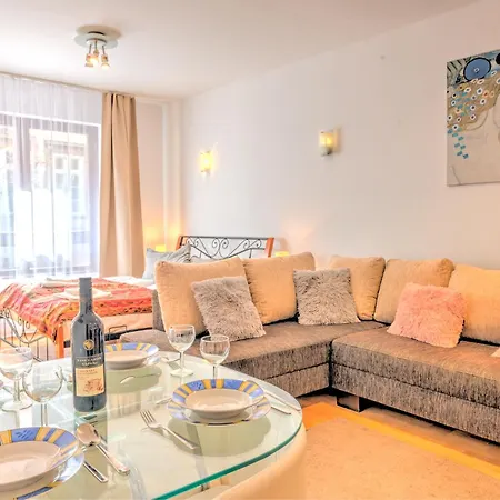 Central Downtown Apartment