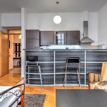 Central Downtown Apartman *