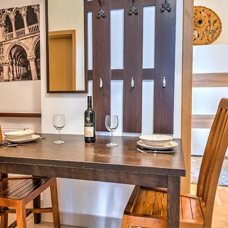 Central Downtown Apartman *